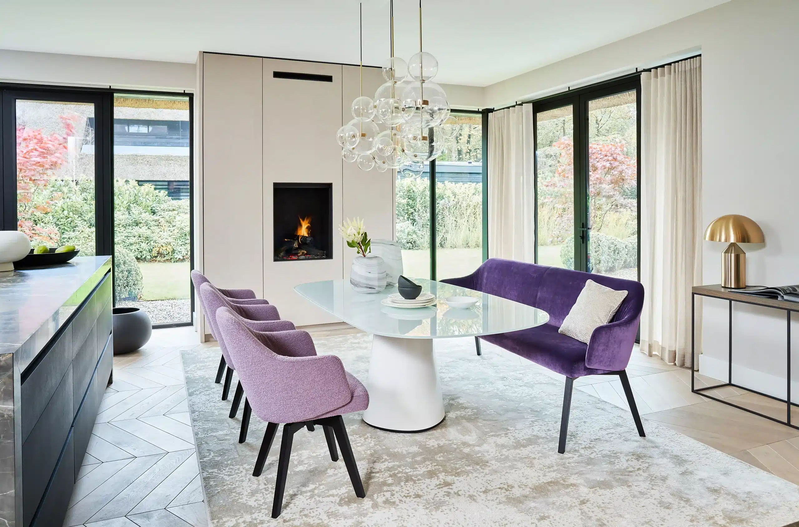 Flow Dining IP Design Tisch & Stühle in Stoff
